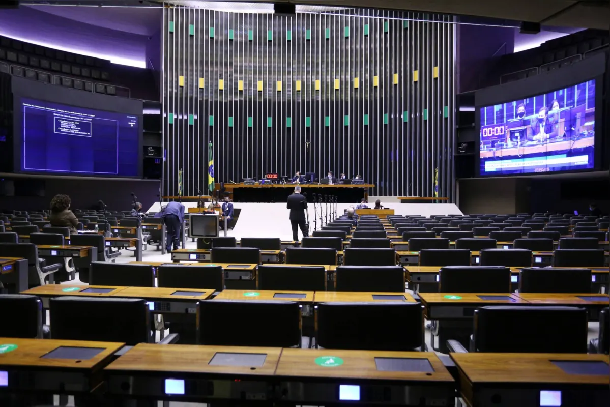 Imagem ilustrativa da imagem Deputados paranaenses avaliam polarização das eleições na Câmara