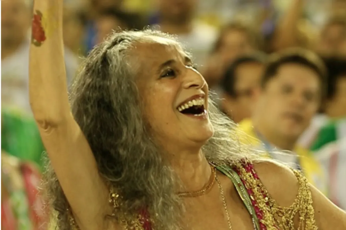 Maria Bethânia no desfile da Mangueira em 2016: escola foi campeã homenageando a cantora 