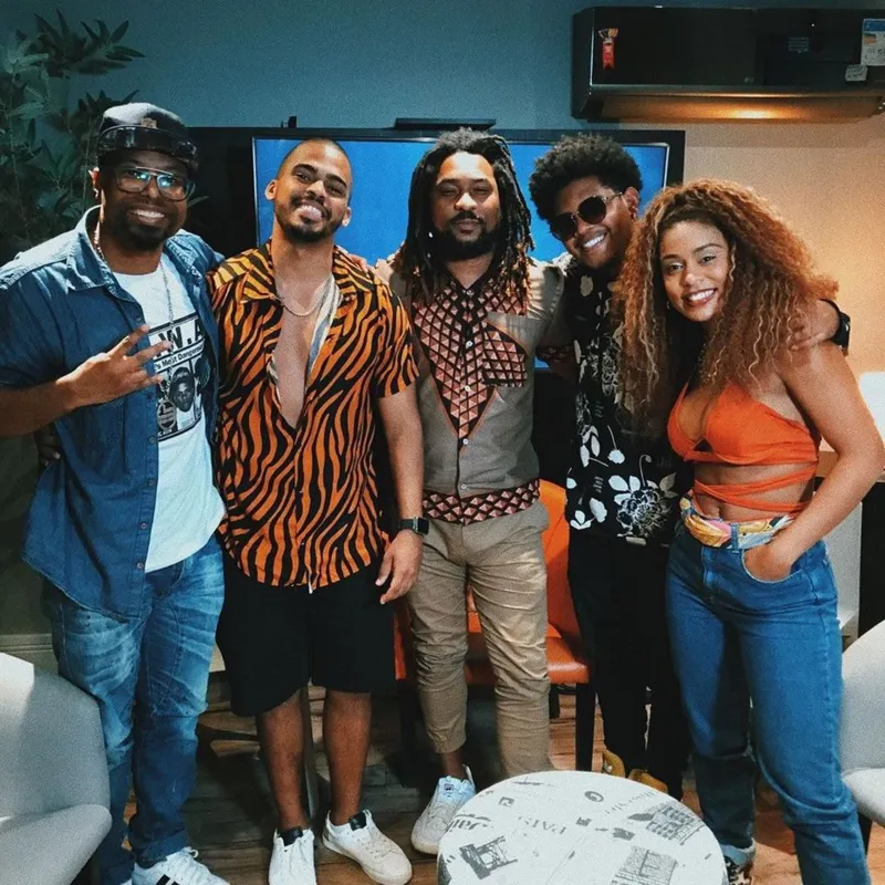 Vozes conhecidas nacionalmente, como Buchecha, Mc Rebecca e o historiador Jonathan Raimundo participaram do projeto junto com Universal Music