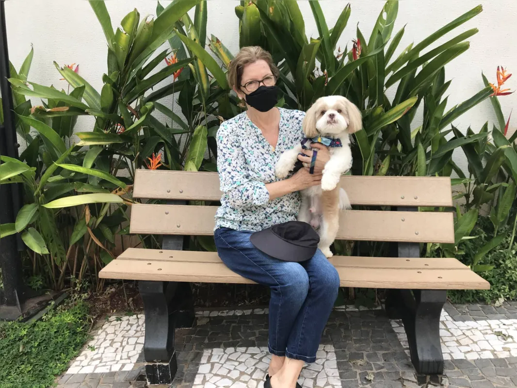 Nilza Barco passeia com Chubacca duas vezes por dia, mas evita o sol forte 
