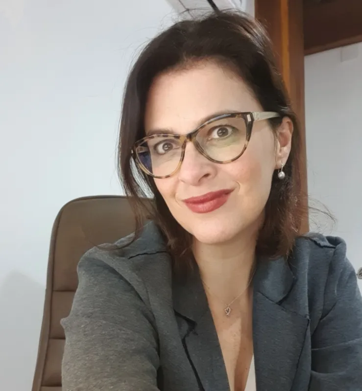 Cristina Paranhos Olmos, doutora e mestre em Direito do Trabalho: “ O trabalhador que se recusar à vacinação contra Covid sem qualquer razão médica para tanto poderá ser dispensado por justa