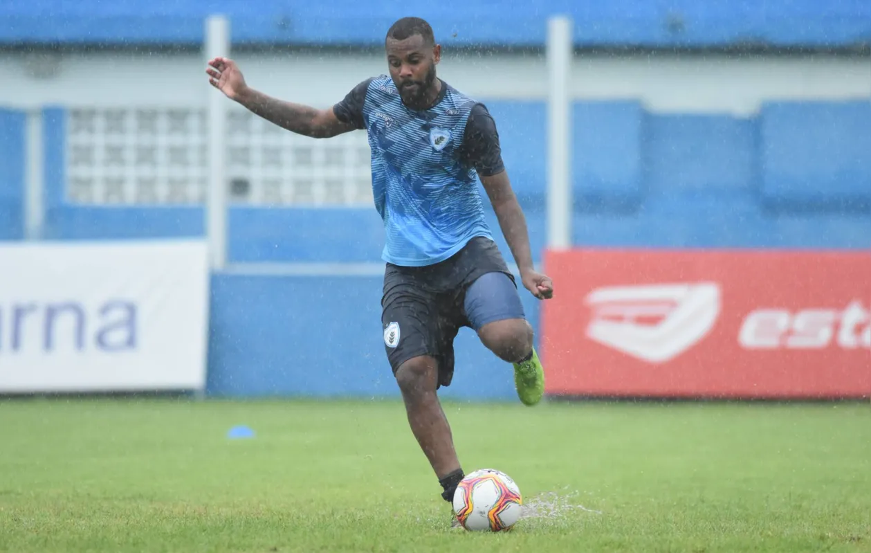 Com contrato até o fim de 2021, Adenílson irá permanecer no Londrina nesta temporada