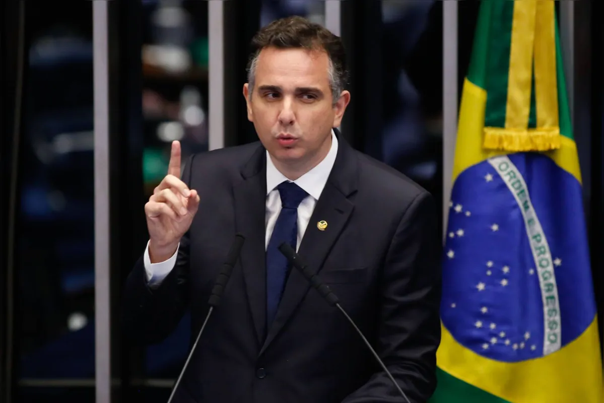 Apoiado por Alcolumbre, Bolsonaro e parte da oposição, 
Rodrigo Pacheco (DEM-MG) presidirá o Senado por dois anos