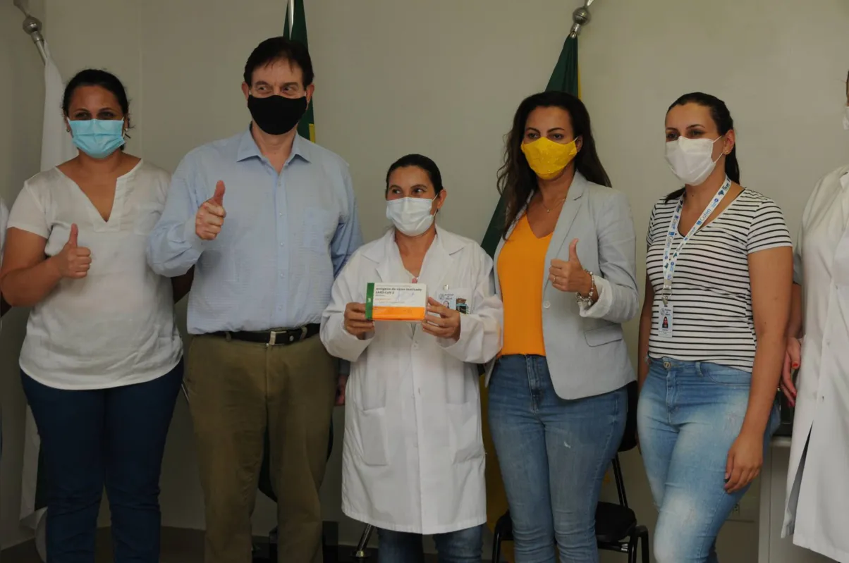 Imagem ilustrativa da imagem Ibiporã inicia vacinação contra a Covid-19 no Centro de Saúde