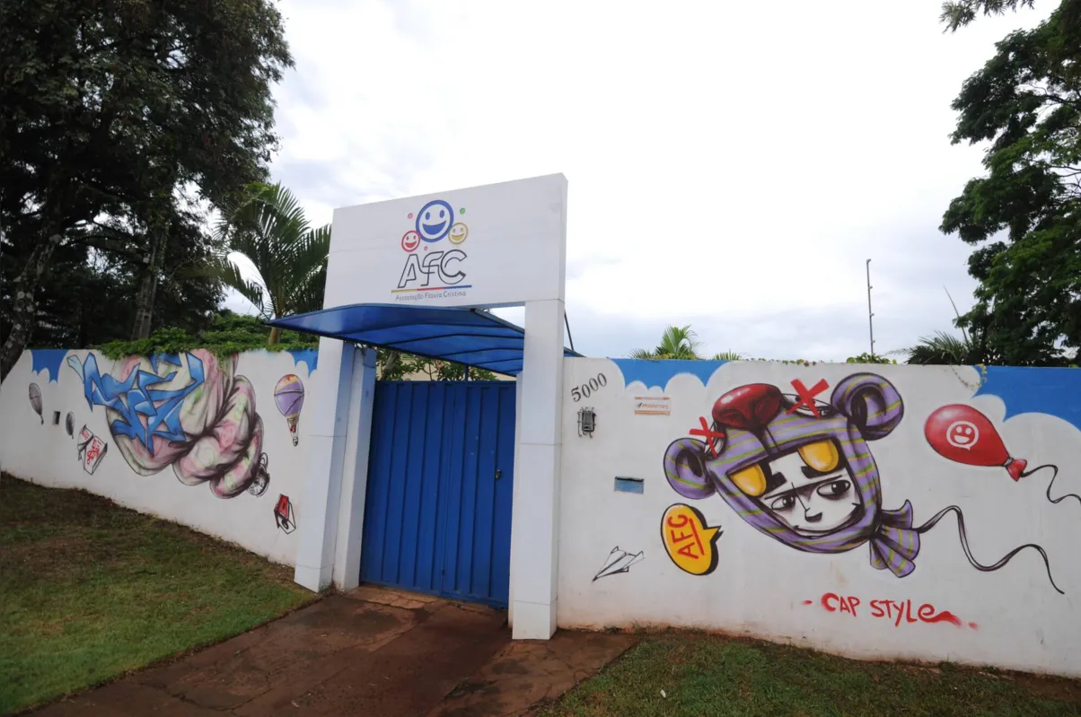 A Associação Flávia Cristina, que desenvolverá o projeto em parceria com a prefeitura municipal, pede doações de móveis e eletrodomésticos