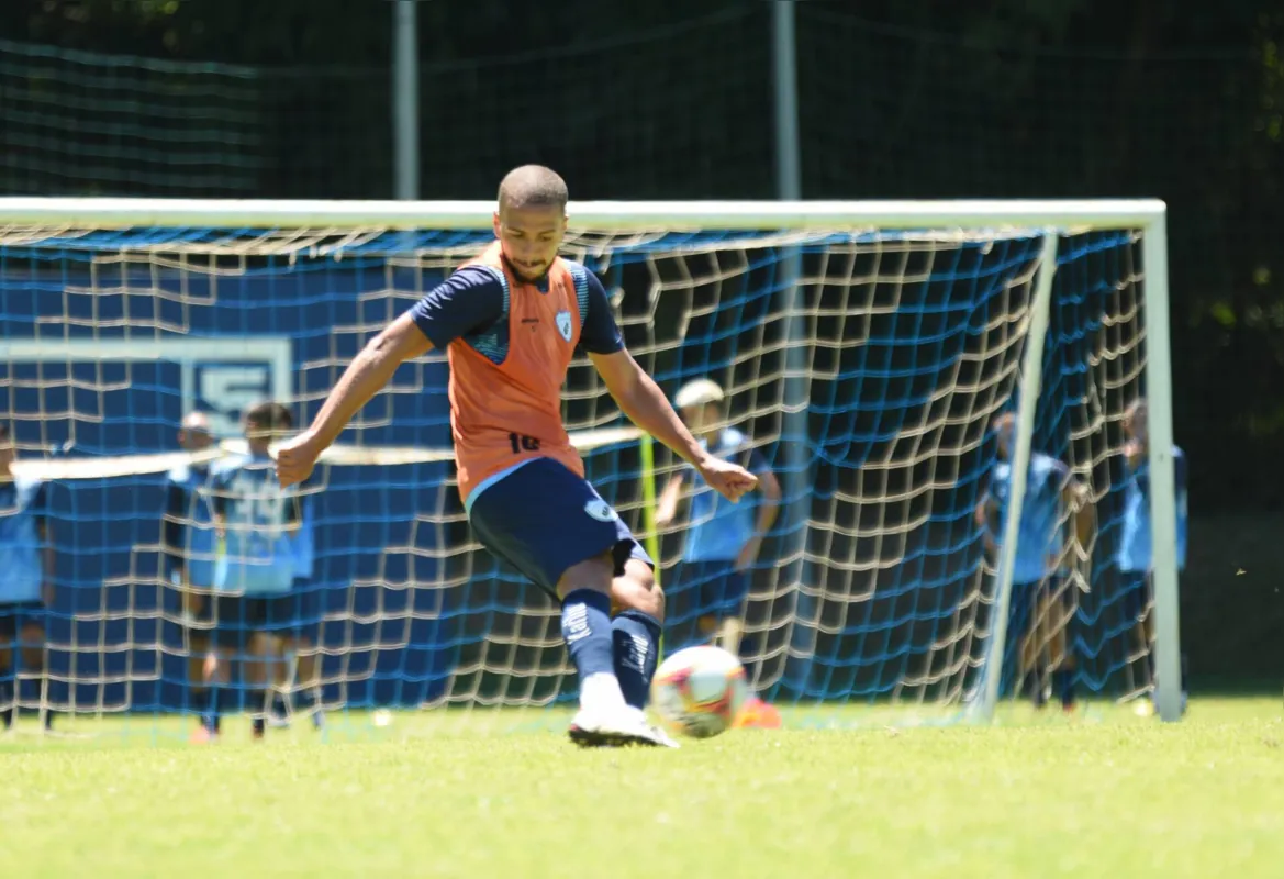 Titular na série C, o zagueiro Marcondes é uma dos remanescentes do Londrina para 2021