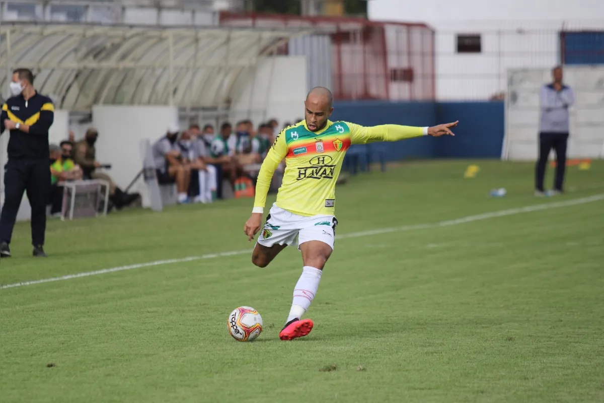 João Carlos fez 26 partidas pelo Brusque na última temporada e garantiu o acesso para a série B