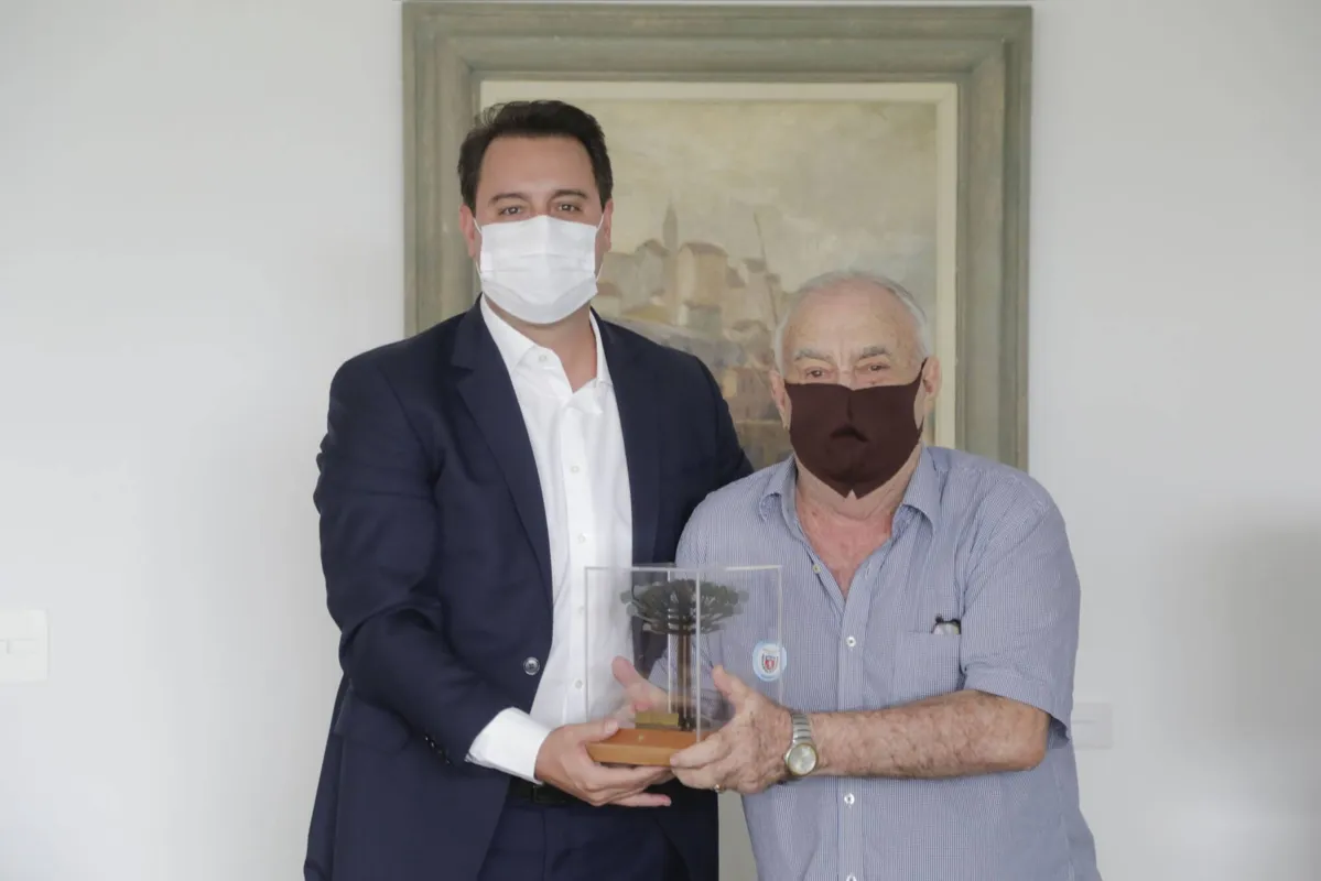 Imagem ilustrativa da imagem Mazza é homenageado por Ratinho Junior pelos 90 anos