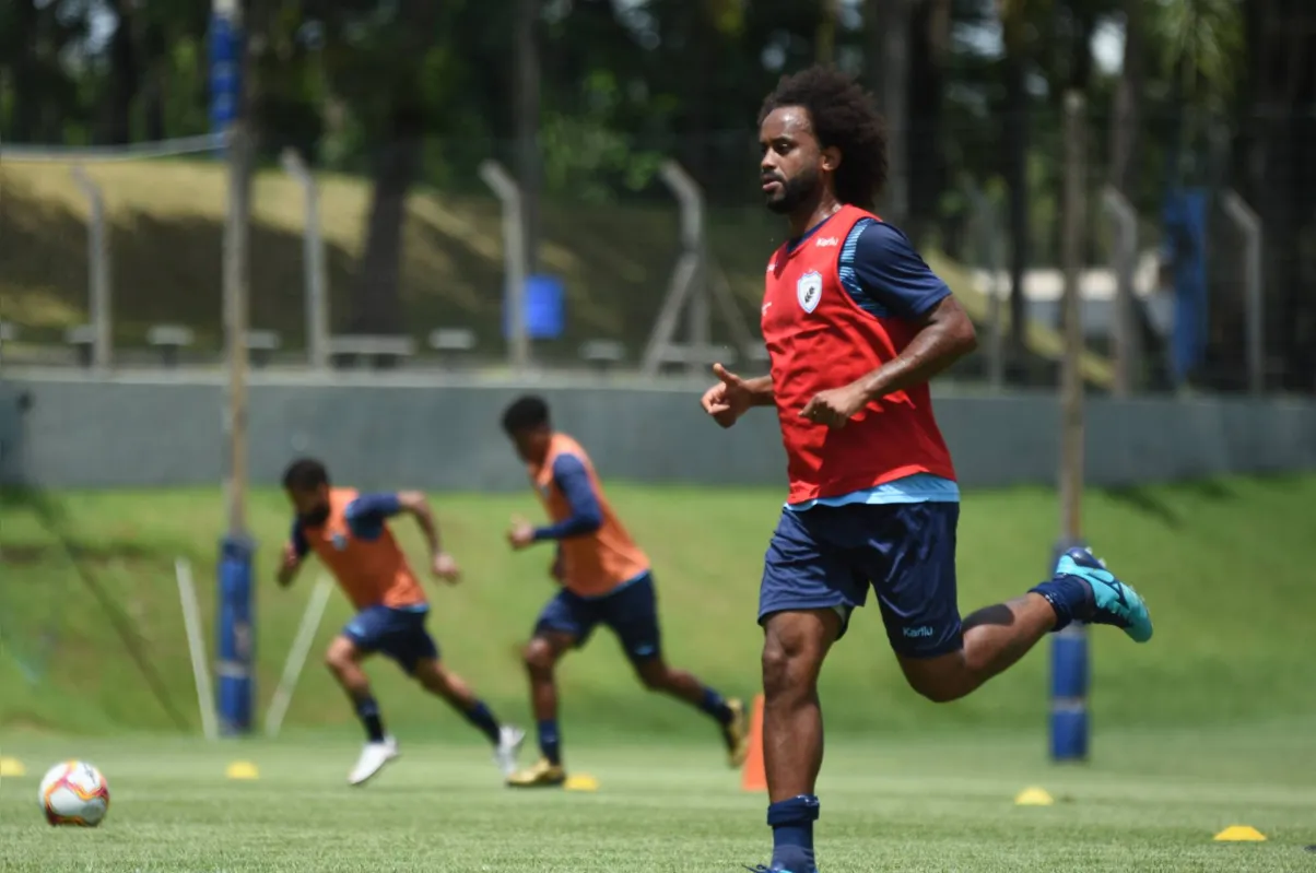 Celsinho pode ser uma das novidades no Londrina para o jogo decisivo de sábado contra o Remo