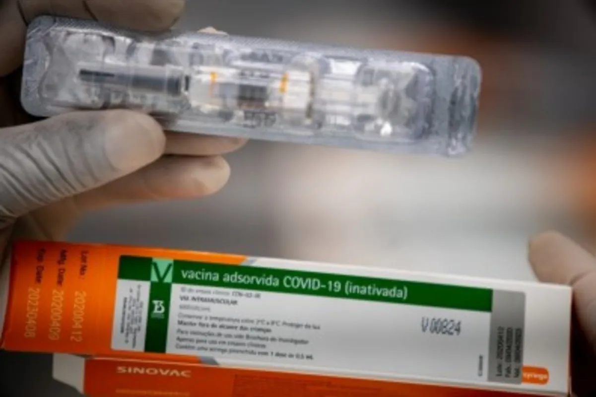 O Ministério da Saúde assinou contrato de exclusividade com o Butantan pelas doses da Coronavac, imunizante contra a Covid-19 fabricado pelo laboratório chinês Sinovac. 