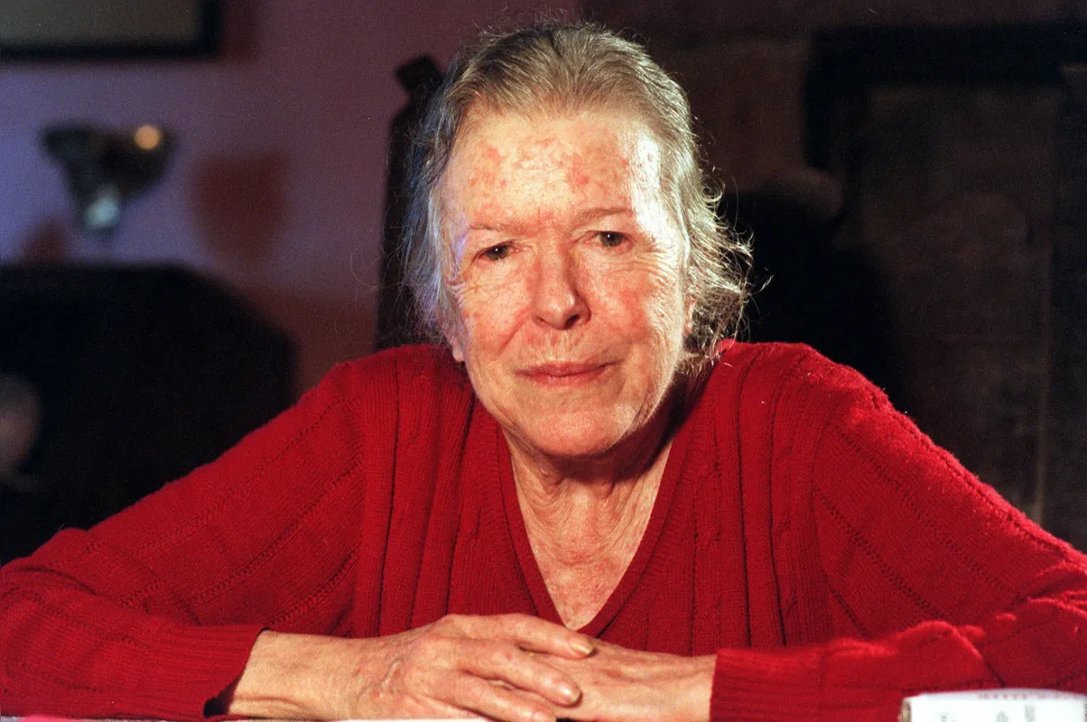 Hilda Hilst nasceu em Jaú (SP) e viveu boa parte de sua vida na chácara Casa do Sol, nos arredores de Campinas, hoje transformada em uma fundação