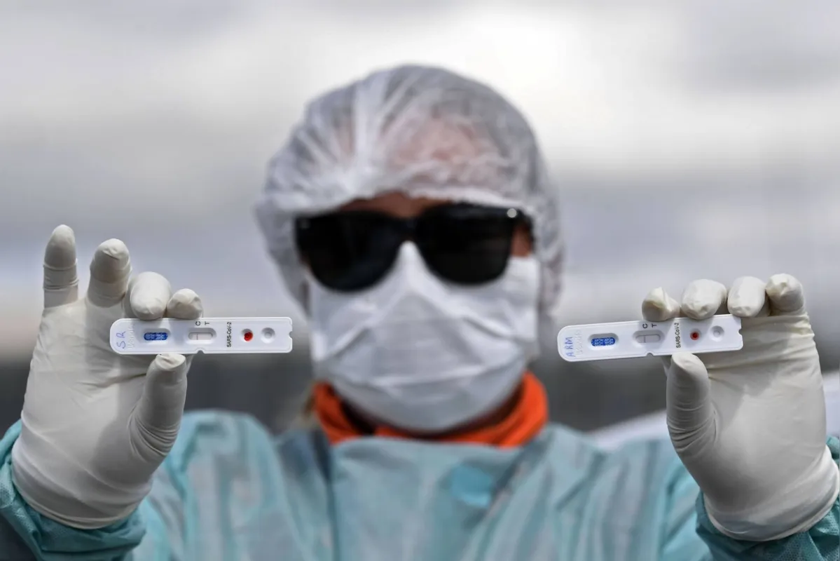 Imagem ilustrativa da imagem Paraná ultrapassa 600 mil casos de Covid-19 e já aplicou 308,9 mil doses da vacina