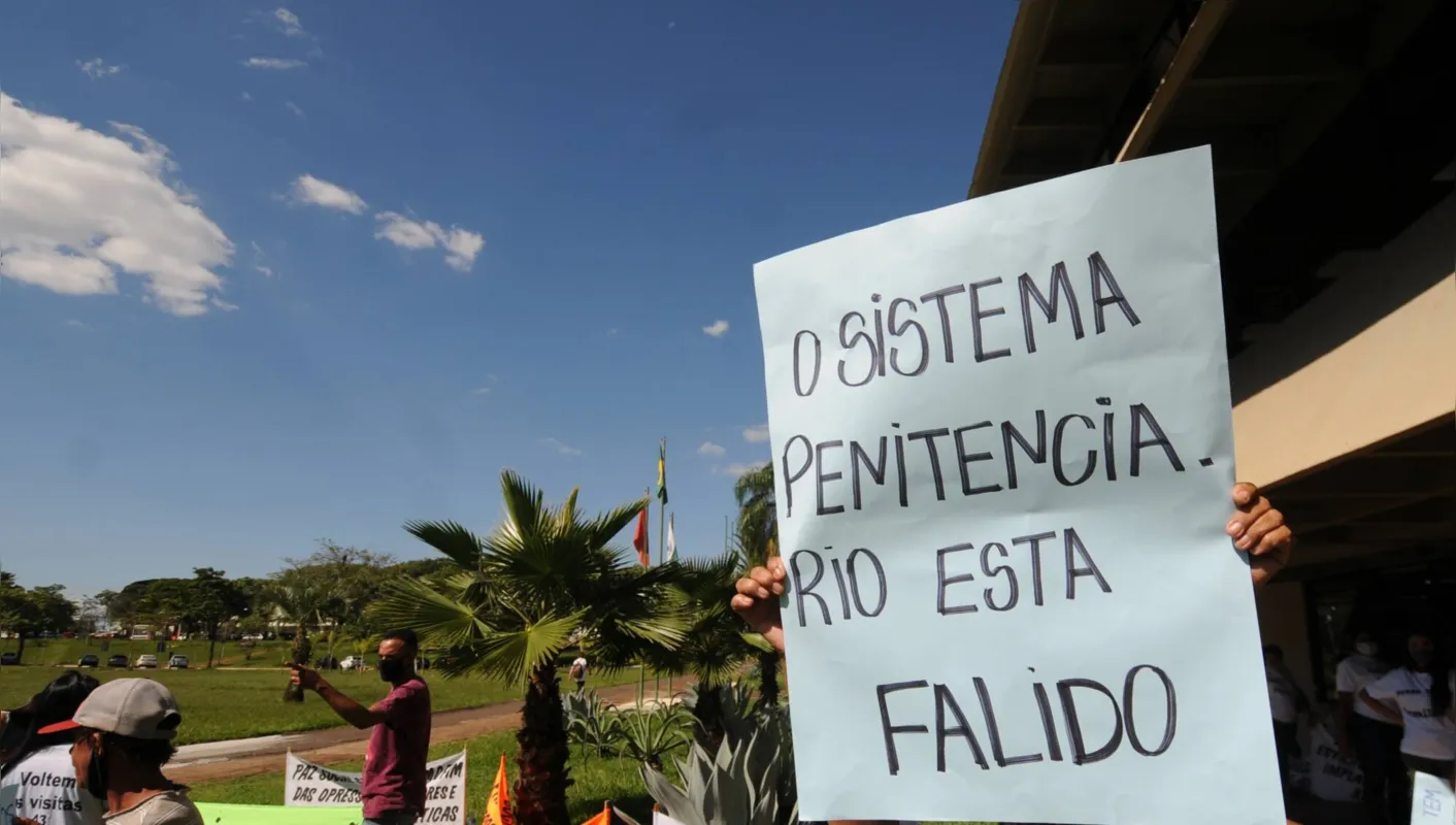 Imagem ilustrativa da imagem Parentes de detentos pedem volta de visitas presenciais nos presídios