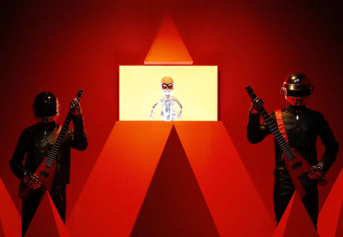 Imagem ilustrativa da imagem Pelas redes sociais, Daft Punk anuncia a separação da dupla