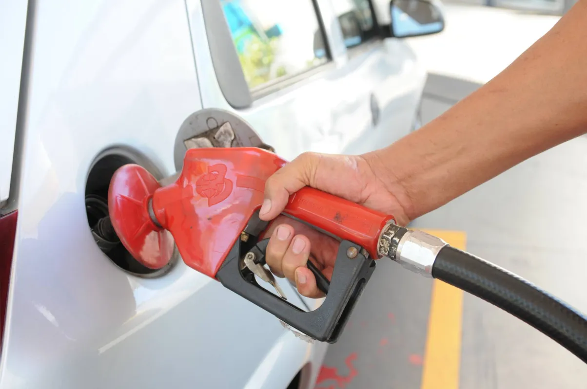 Imagem ilustrativa da imagem Petrobras eleva preço do combustível e reajuste é o maior este ano