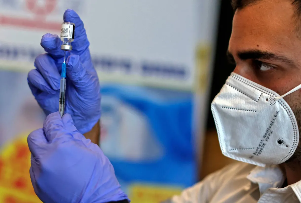 Imagem ilustrativa da imagem Pfizer diz que não aceita condições de Bolsonaro para vender vacina ao Brasil