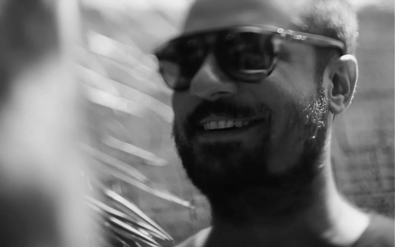 Du Benvenhu: compositor de trilhas de cinema participa do quinto vídeo do grupo