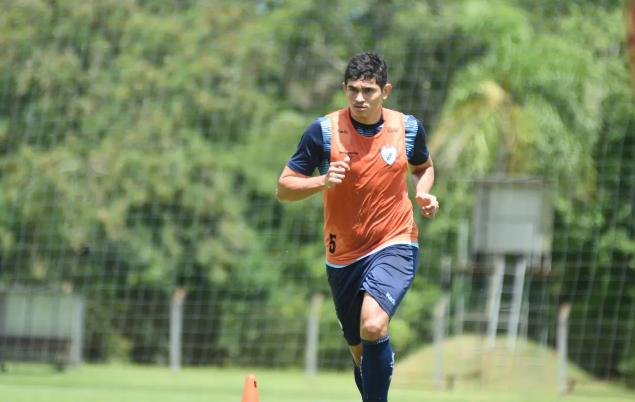 Saída de Júnior Pirambu pode abrir espaço para a volta de Jonatas Belusso ao Londrina
