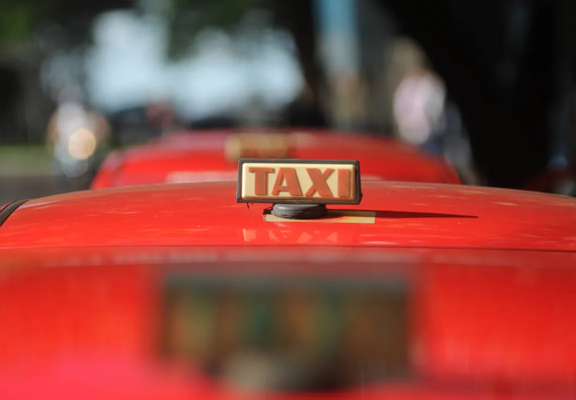 Imagem ilustrativa da imagem Projeto de lei quer aumentar vida útil dos táxis em Londrina
