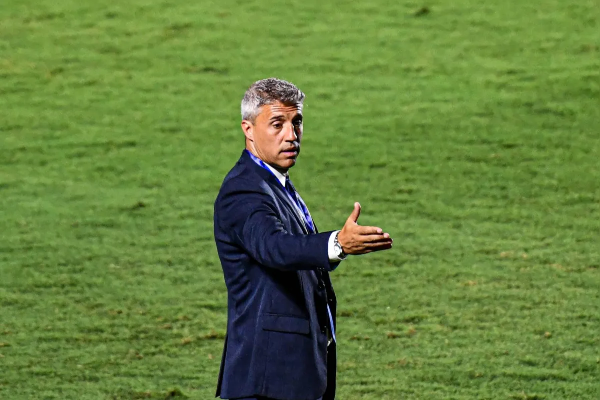 Imagem ilustrativa da imagem São Paulo acerta com técnico Hernán Crespo até o fim de 2022