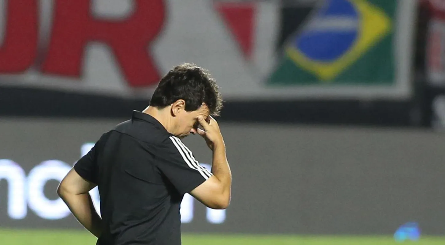 Imagem ilustrativa da imagem São Paulo demite técnico Fernando Diniz, e Raí deixa o clube
