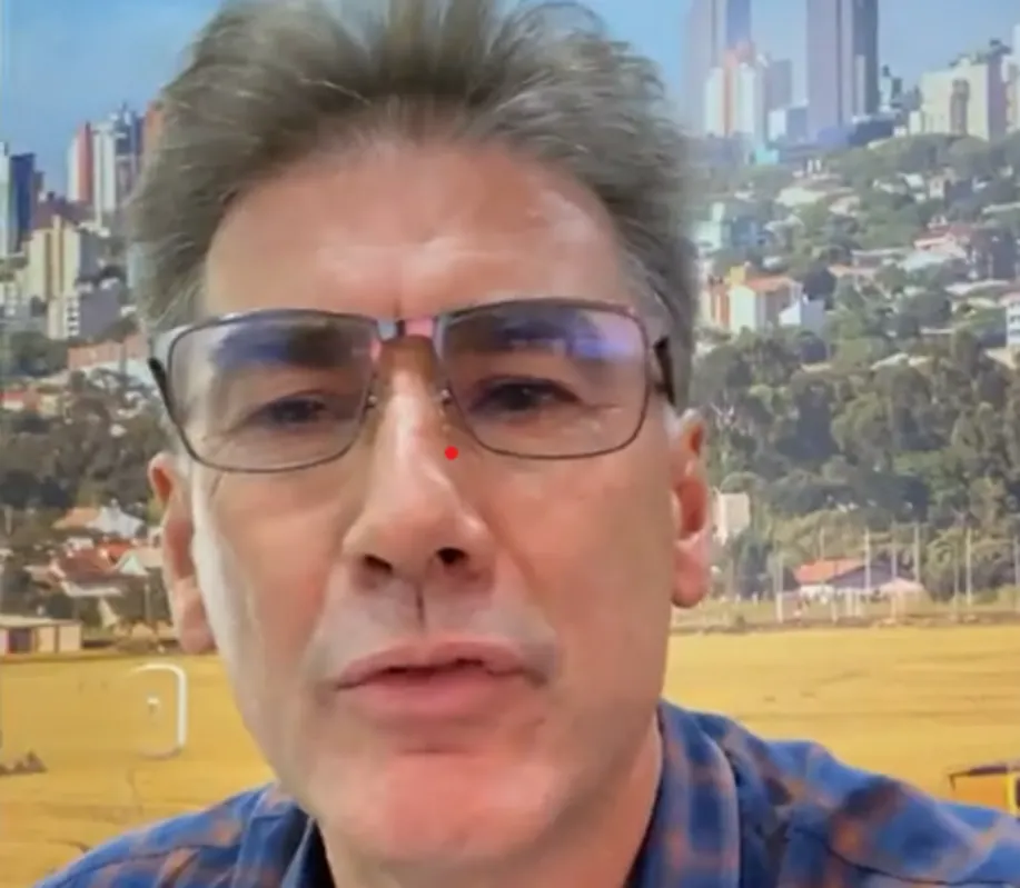 Paranhos criticou a atitude da servidora que furou a fila. 