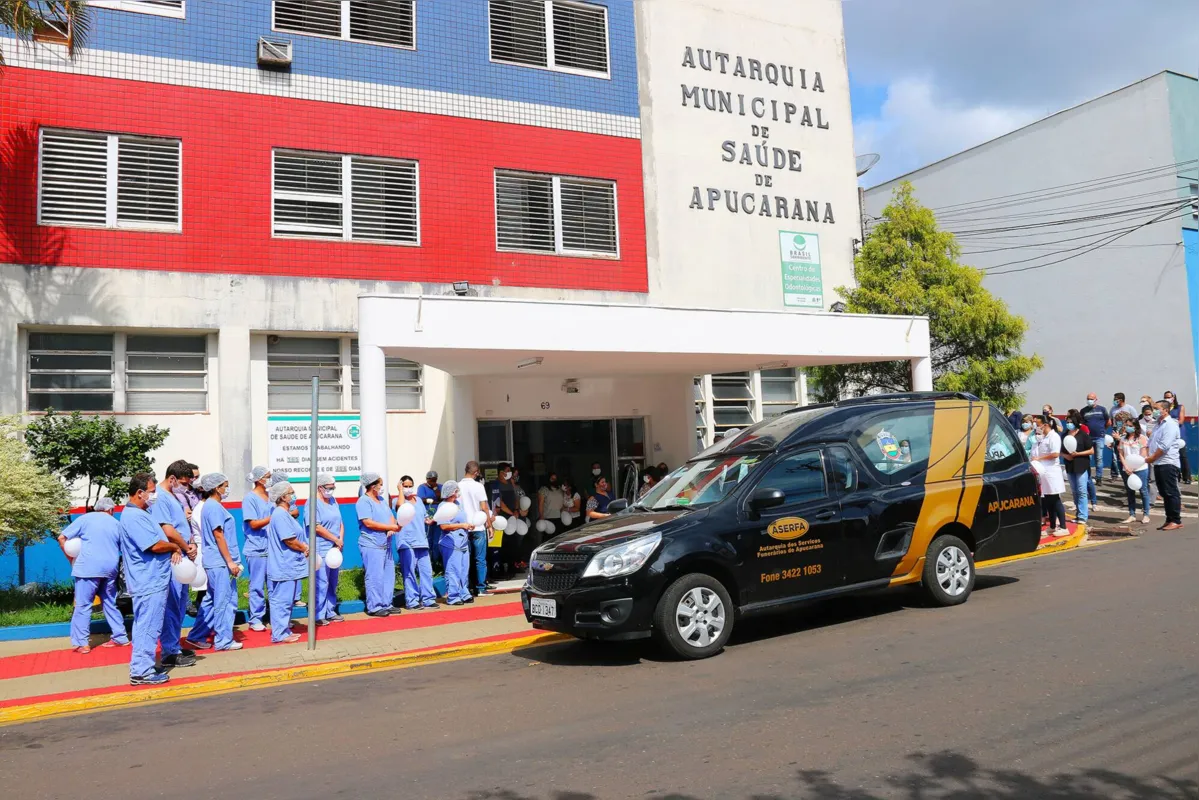 Imagem ilustrativa da imagem Servidores de Apucarana homenageiam colega vítima de Covid