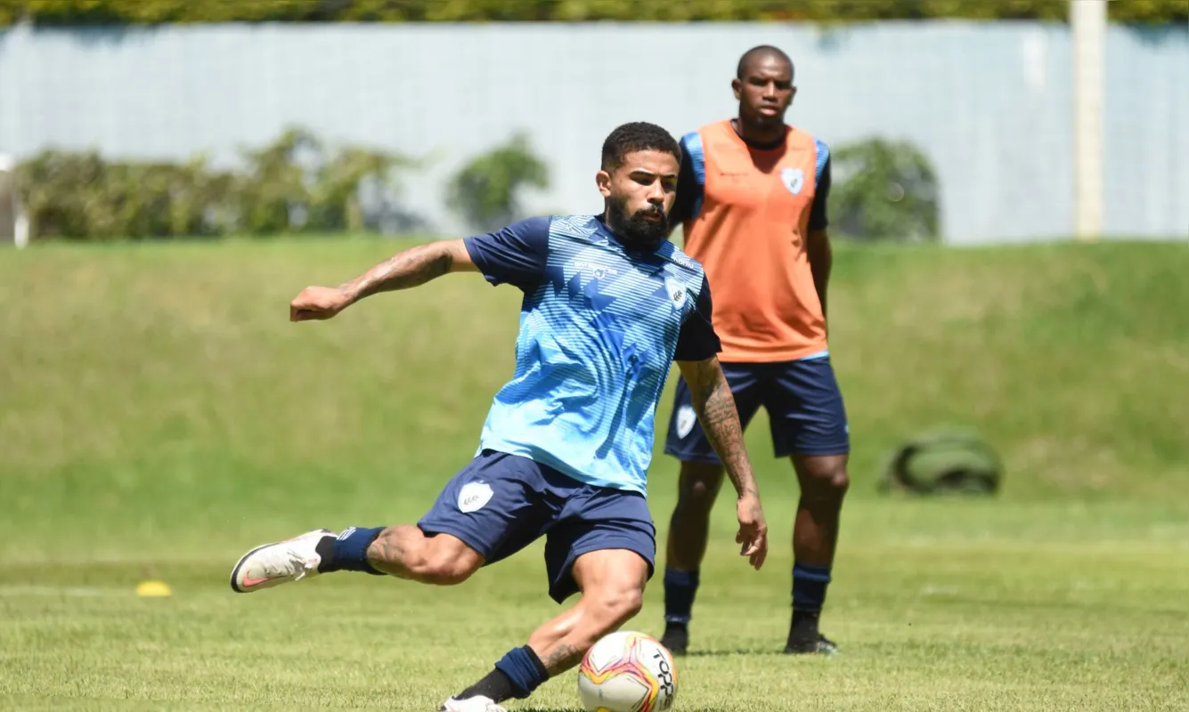 Remanescente da série C, o atacante Douglas Santos deve começar o Paranaense como titular