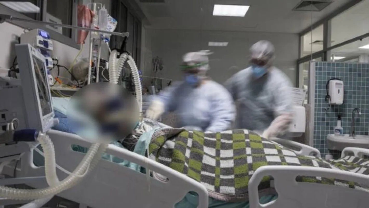 A superlotação dos leitos de enfermaria Covid-19 do HU (Hospital Universitário) de Londrina, com 156% de ocupação, obrigou a direção a fechar o atendimento Pronto Socorro Médico. A medida vigorou desde o meio-dia de terça-feira (23) e estava prevista para até a meia-noite do mesmo dia. A