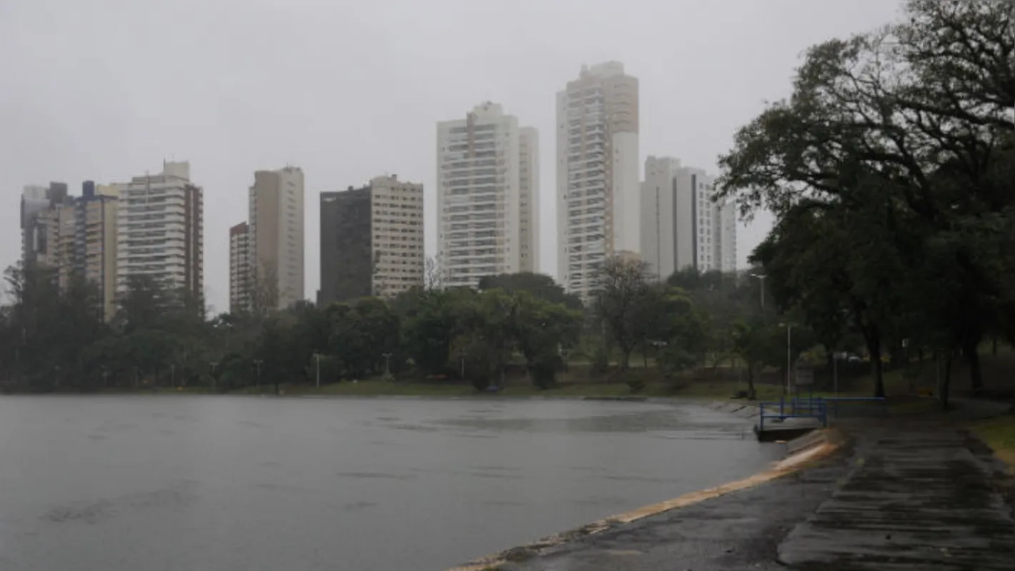 Imagem ilustrativa da imagem Tempo chuvoso segue pelos próximos 15 dias em Londrina
