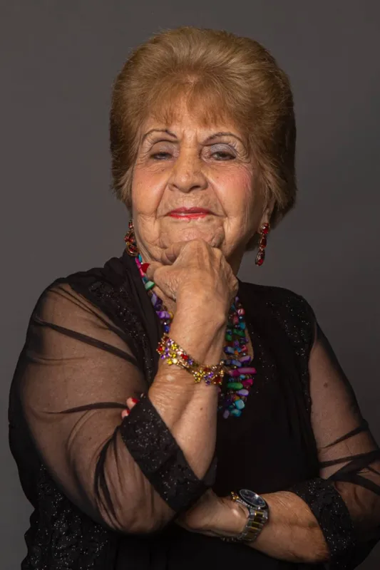 Miracy de Barros de 84 anos, esbanjou talento ao cantar "Quando te vi" de Beto Guedes