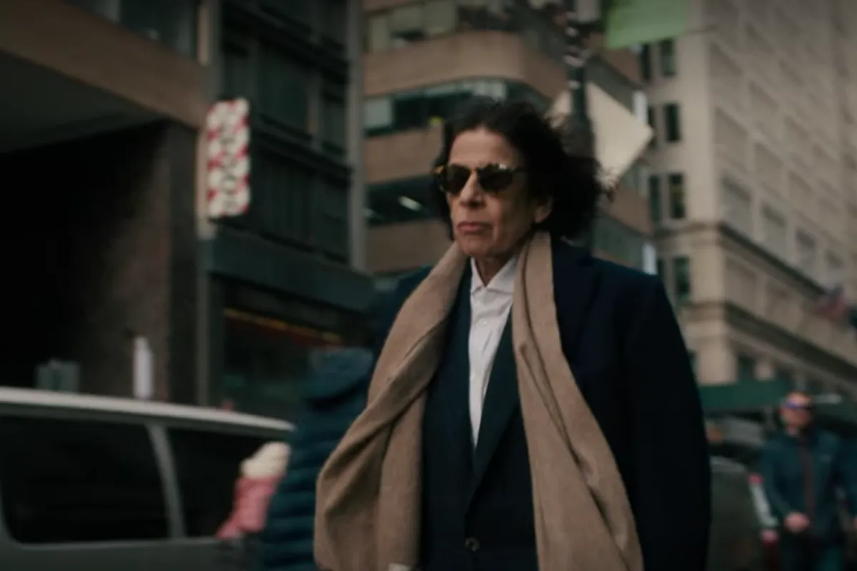 Com uma percepção ímpar de NY, a humorista Fran Lebowitz faz uma crítica mordaz dos costumes 