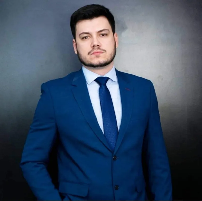 Fernando Ricciardi, advogado: “É indispensável escolher um ramo de atuação,  na era da informação abundante, ninguém confia em generalistas” 