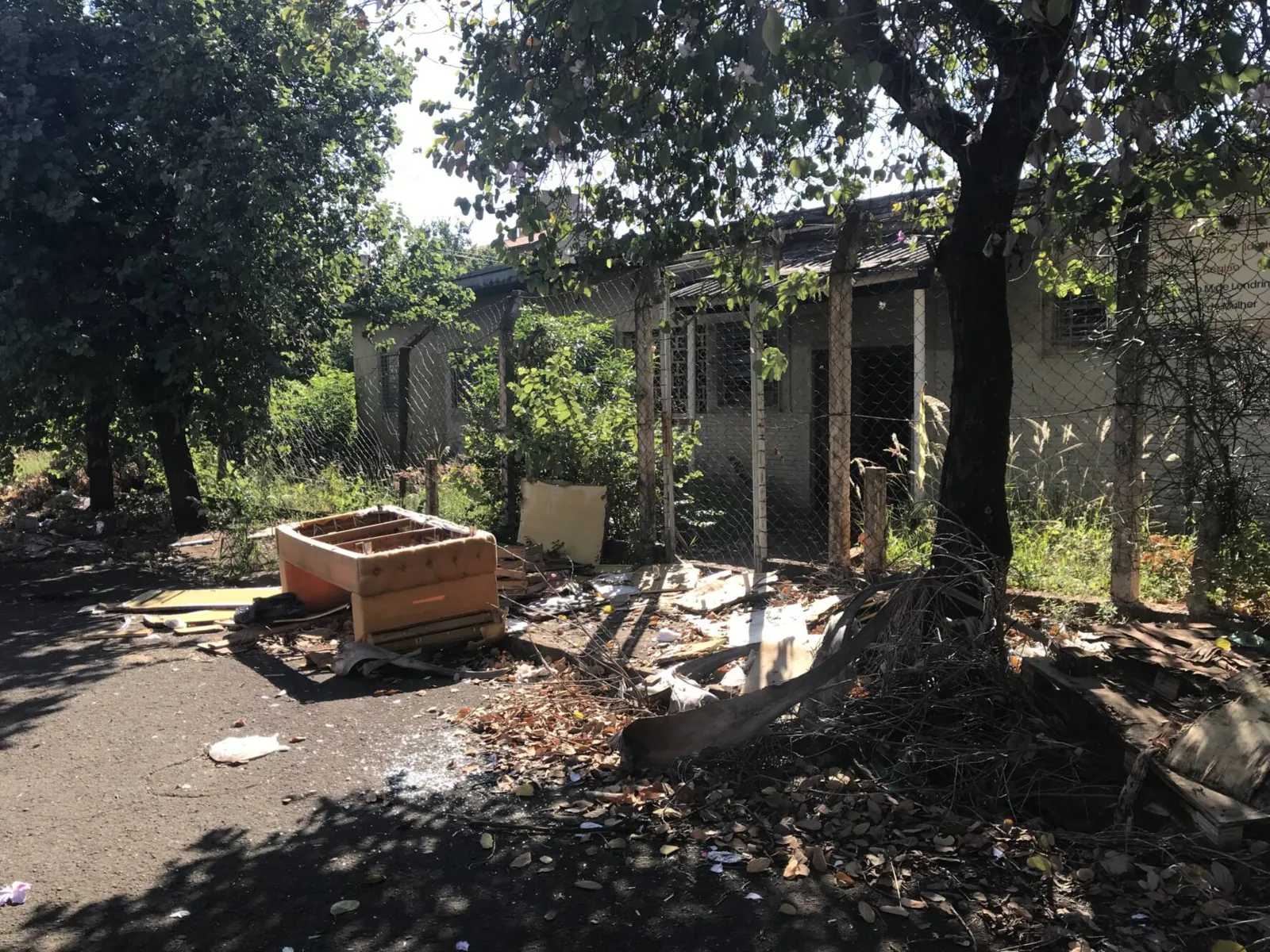 Imagem ilustrativa da imagem Incêndio denota abandono do centro comunitário  da Vila Nova