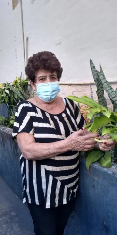 Arlinda  Silva Pereira, 68 anos, elogia a faxina de Marileide: "Ela é caprichosa e detalhista"