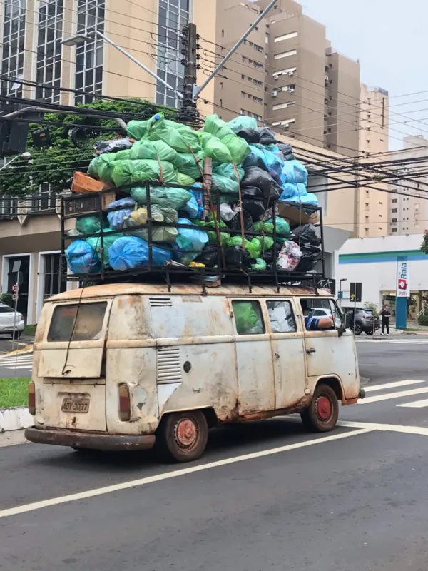 Imagem ilustrativa da imagem A CIDADE FALA - Kombi da reciclagem