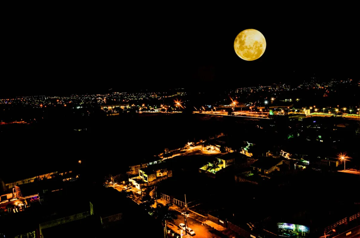 Imagem ilustrativa da imagem A CIDADE FALA - Super Lua
