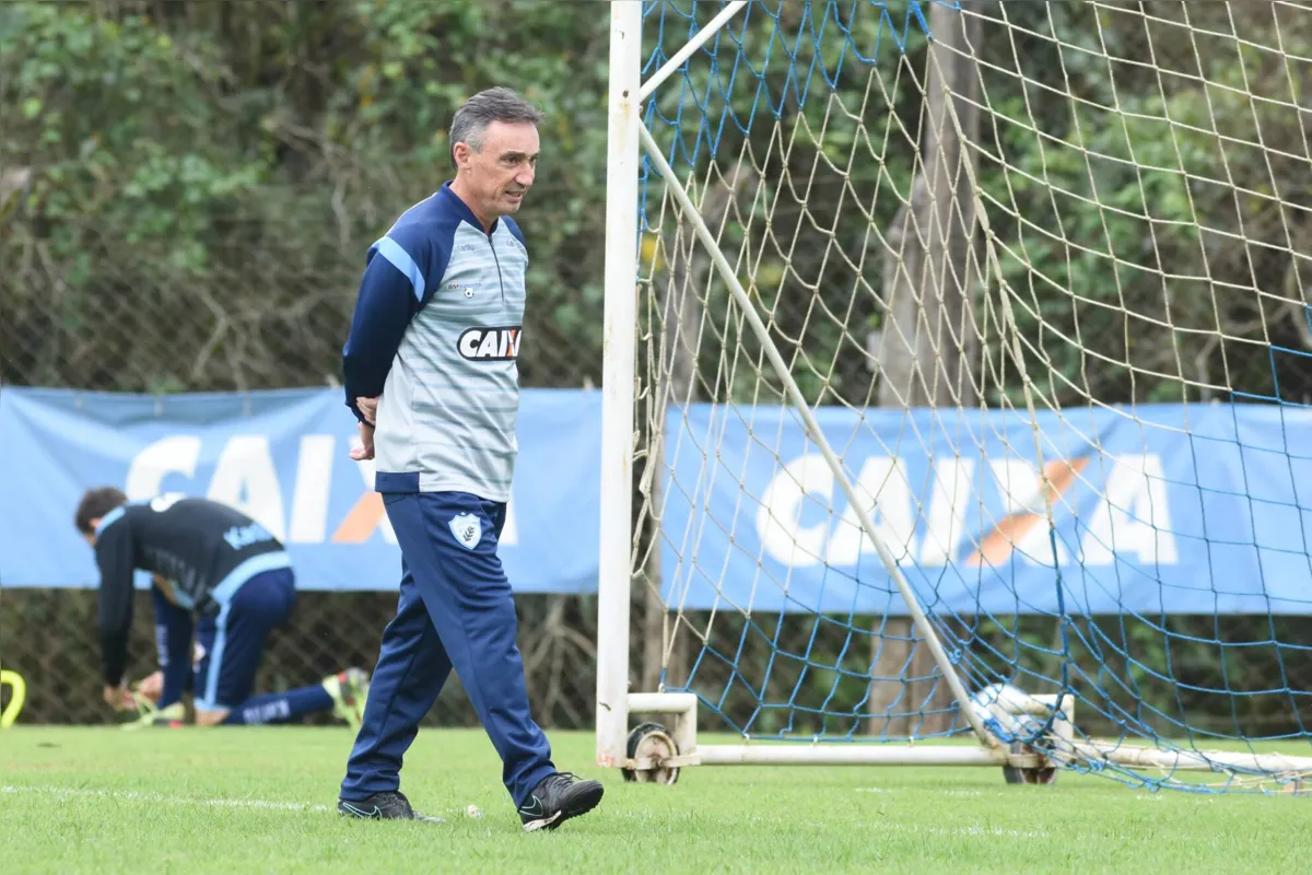 Fonseca volta para a sua quinta passagem pelo Londrina, com a missão de recuperar o time no Paranaense e de ir bem na série B