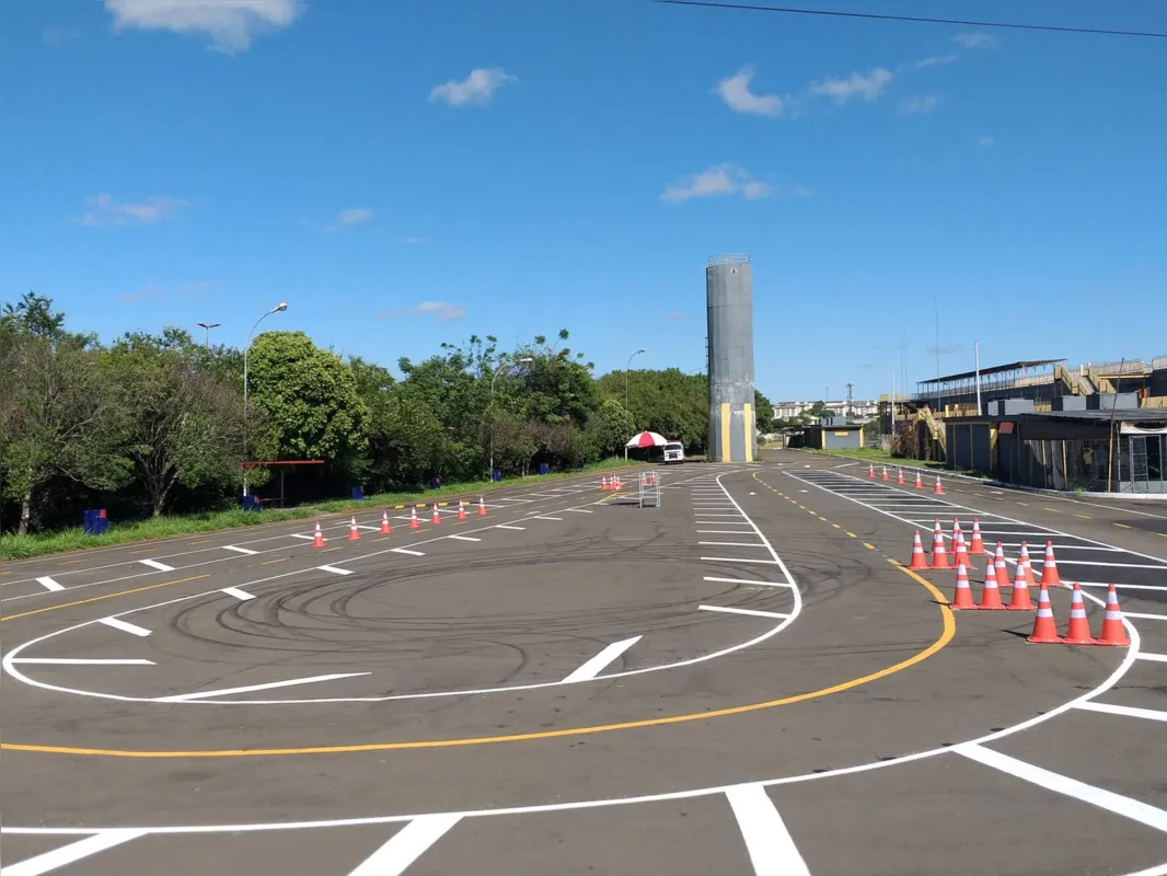 Circuito foi criado no autódromo para simular situações encontradas nas vias públicas