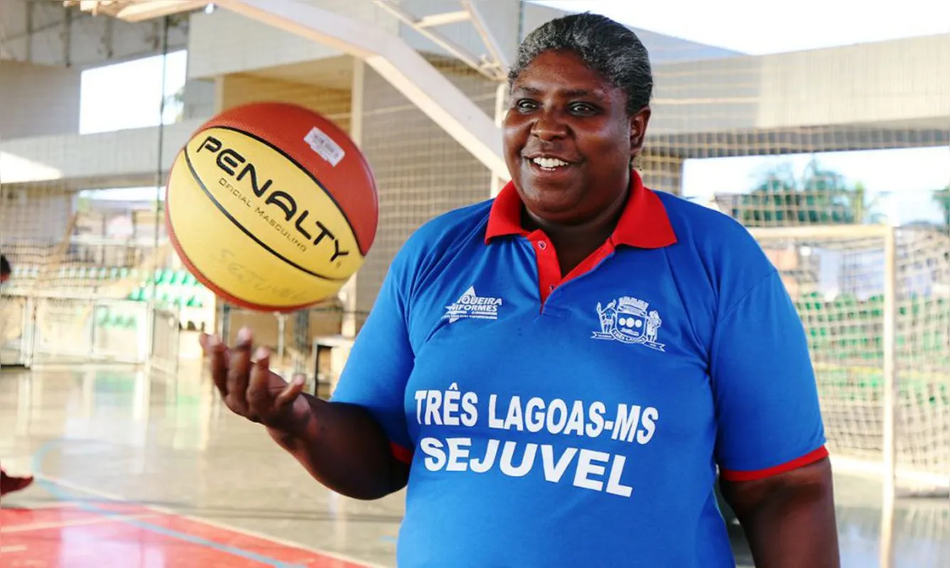 Imagem ilustrativa da imagem Campeã mundial de basquete, ex-pivô Rutão morre aos 52 anos de Covid-19