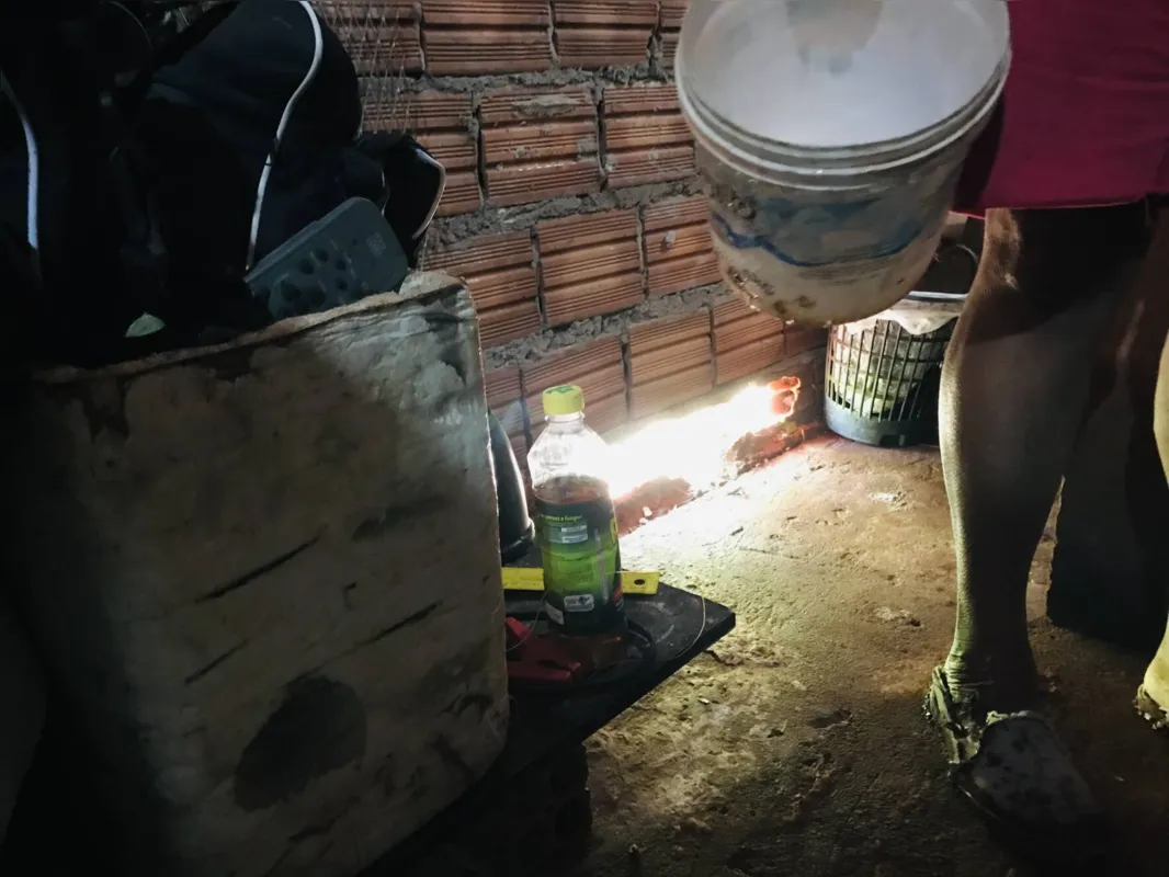 Imagem ilustrativa da imagem Casas e ruas são tomadas pela lama após temporal em Londrina