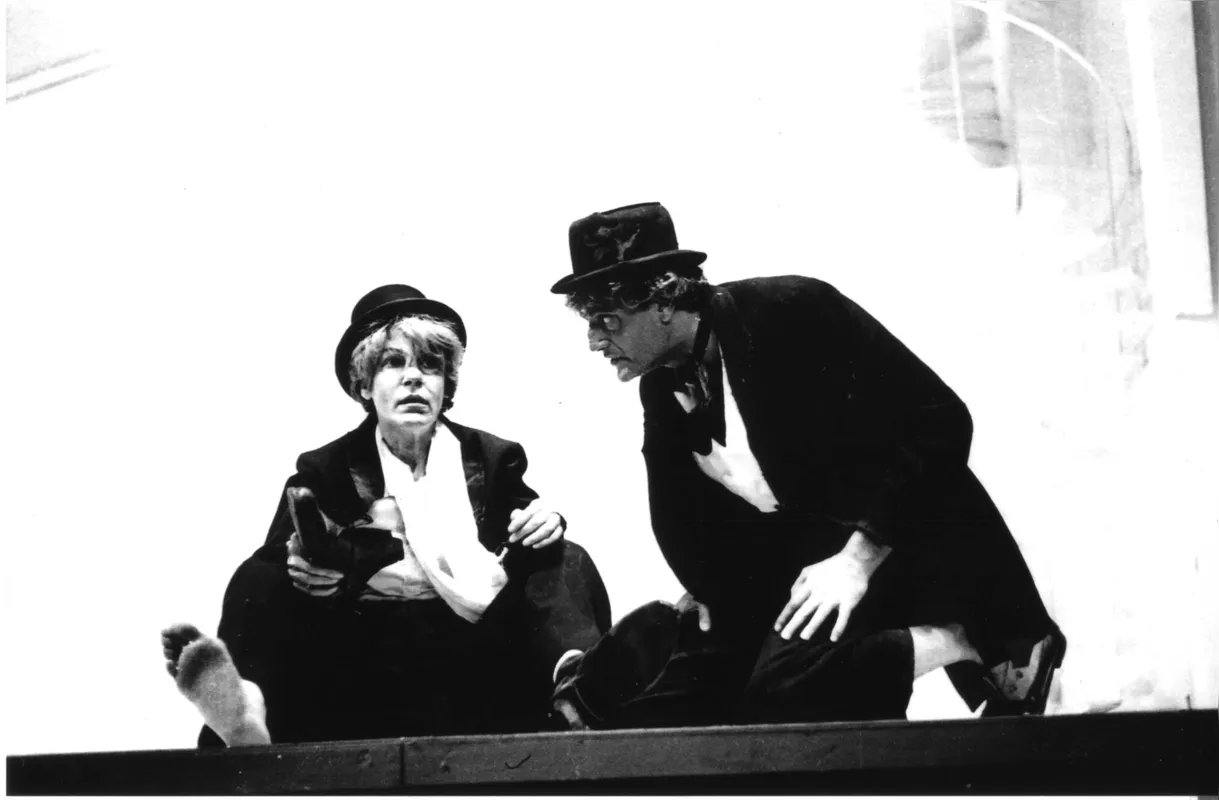 Cacilda Becker e Walmor Chagas em "Esperando Godot" (1969)