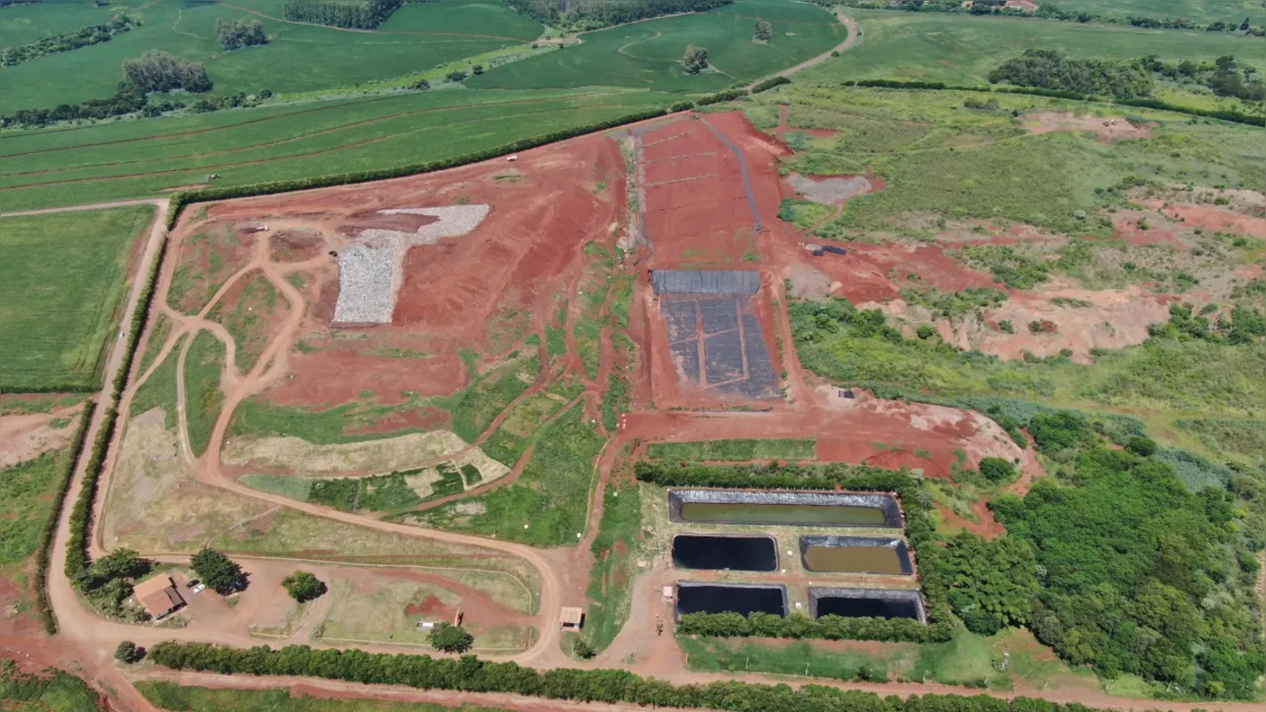 CTR , no distrito de Maravilha, ocupa um área de 30 alqueires; custo entre coleta, transporte e tratamento é de R$ 2 milhões mensais