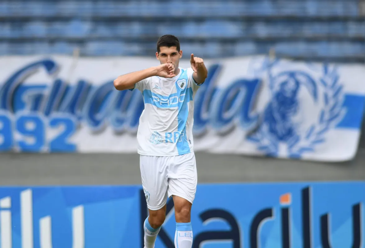 Matheus Bianchi marcou o gol salvador para o Tubarão