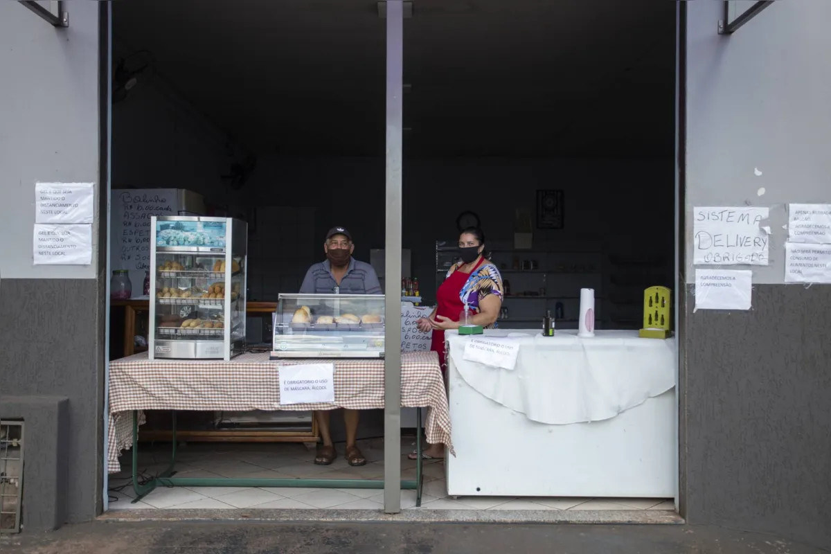 Imagem ilustrativa da imagem Com recorde de mortes, fábrica de caixões tem atraído fila de clientes a Jaguapitã