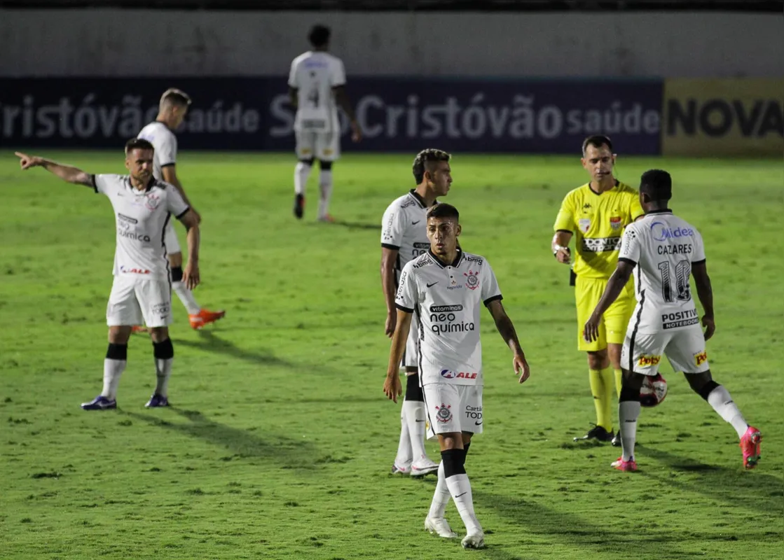 Imagem ilustrativa da imagem Com surto de Covid, Corinthians encara o Palmeiras pelo Paulistão