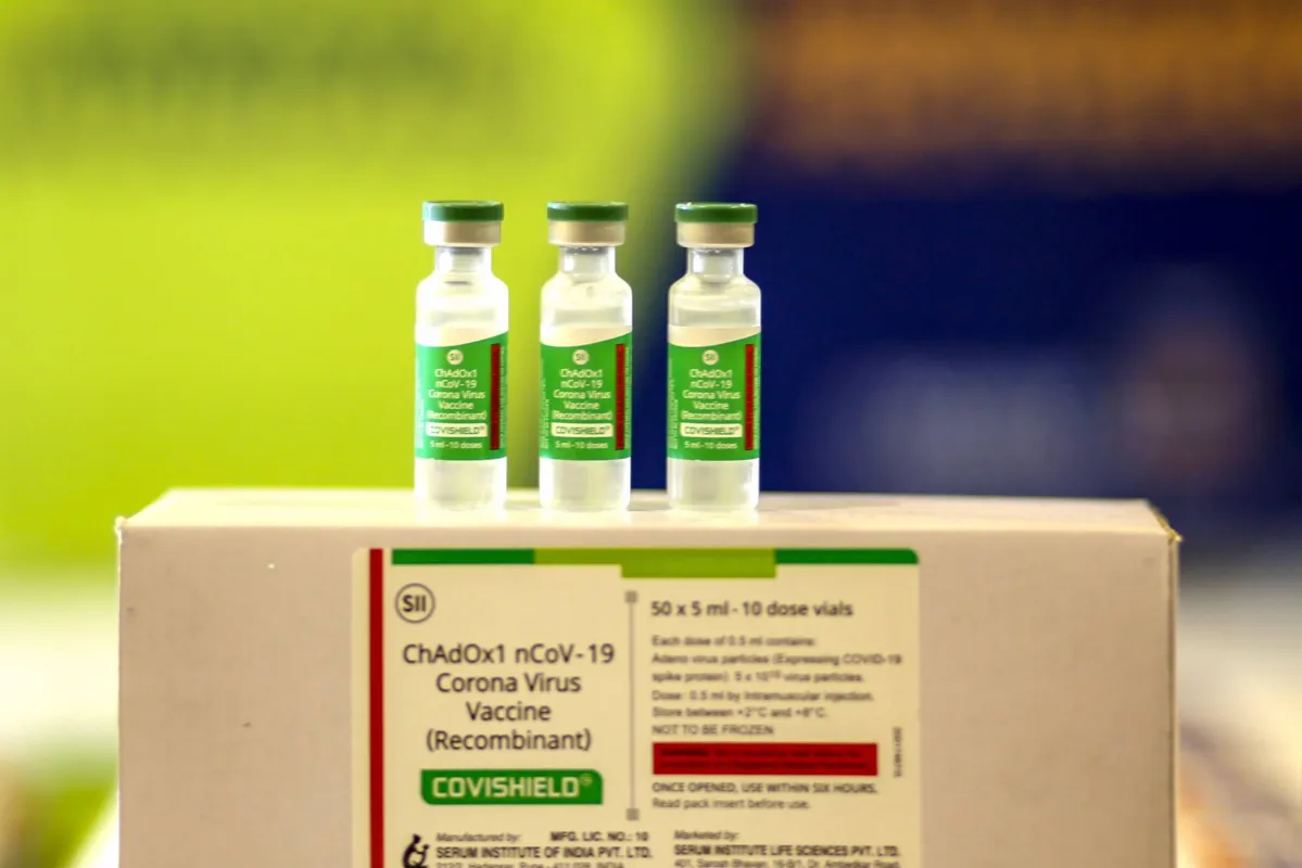 As informações do Ministério da Saúde apontam que Guarapuava teria aplicado 31 doses de Astrazeneca vencidas; Ampere, Arapongas, Campo Mourão e Umuarama aplicaram uma dose vencida cada. 