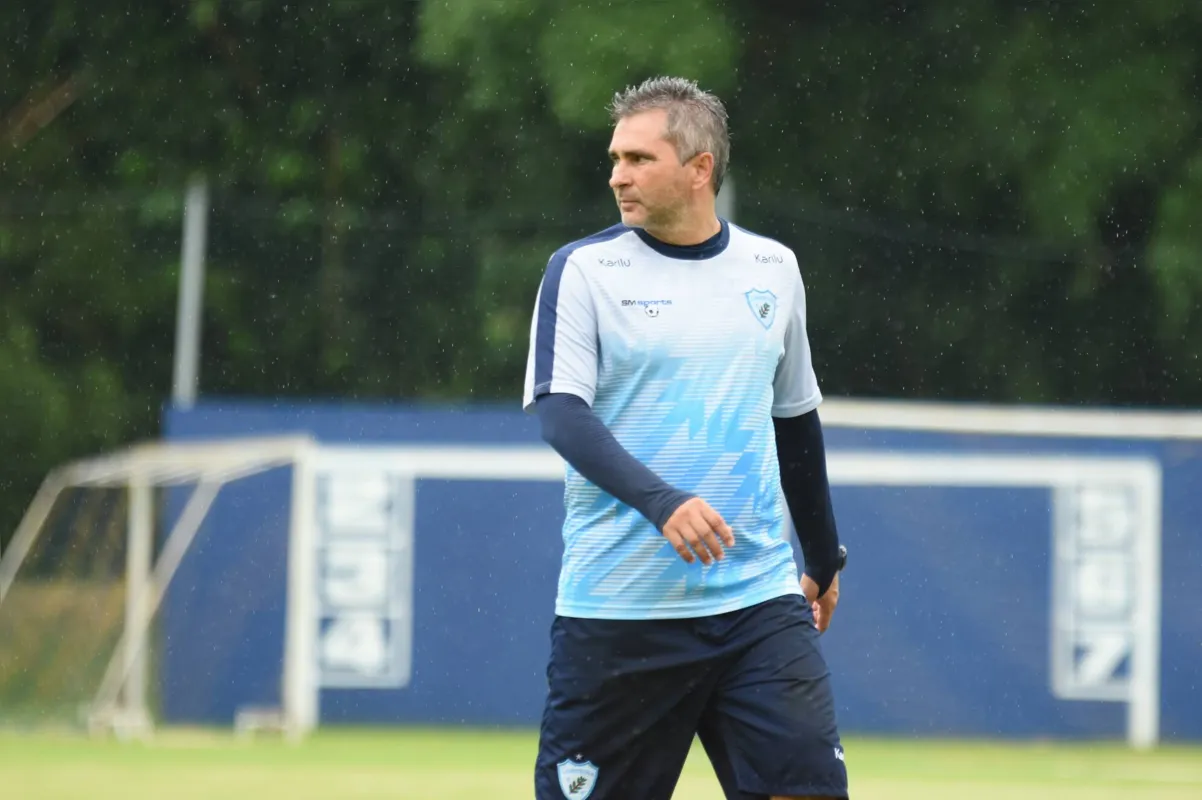 Disputa do Paranaense será a grande oportunidade do técnico Silvinho Canuto no comando do Londrina 