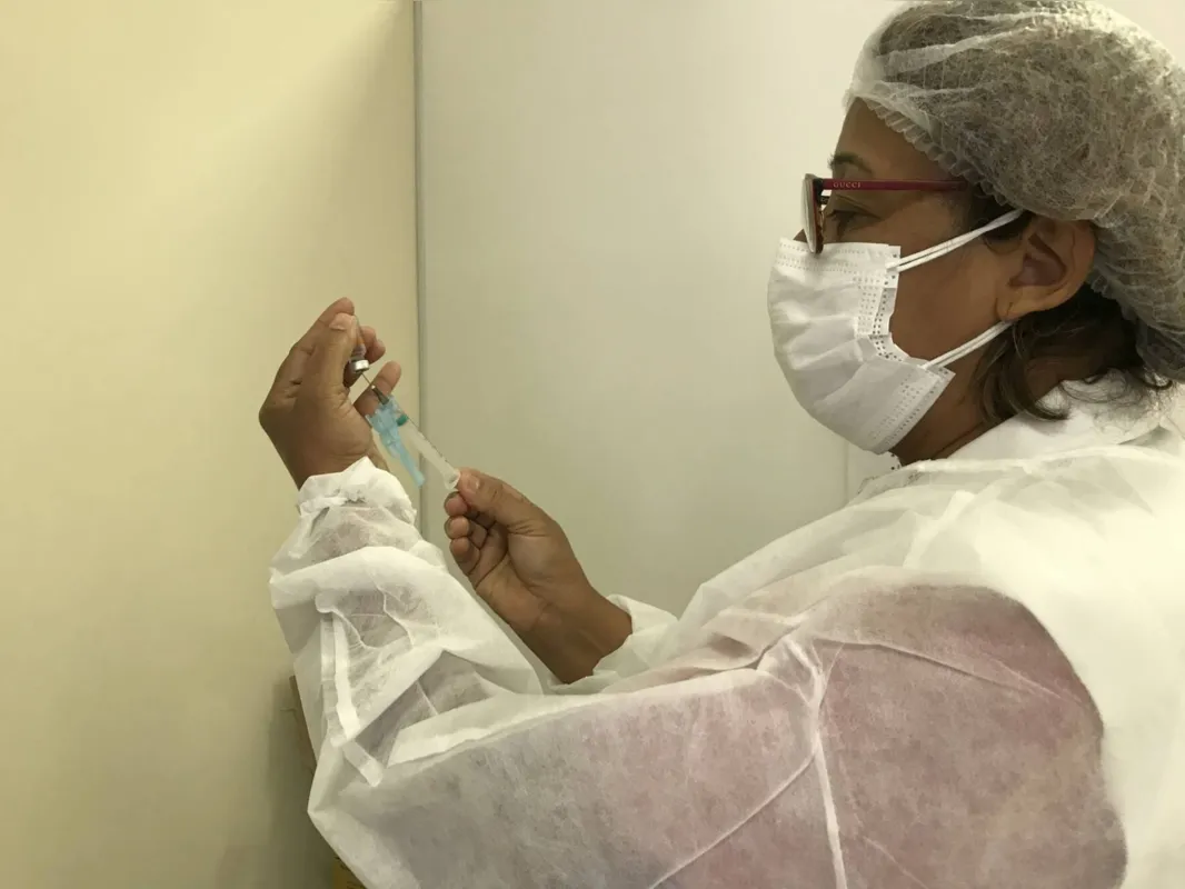 Imagem ilustrativa da imagem Em Londrina, 500 pessoas deixaram de tomar a segunda dose contra Covid-19