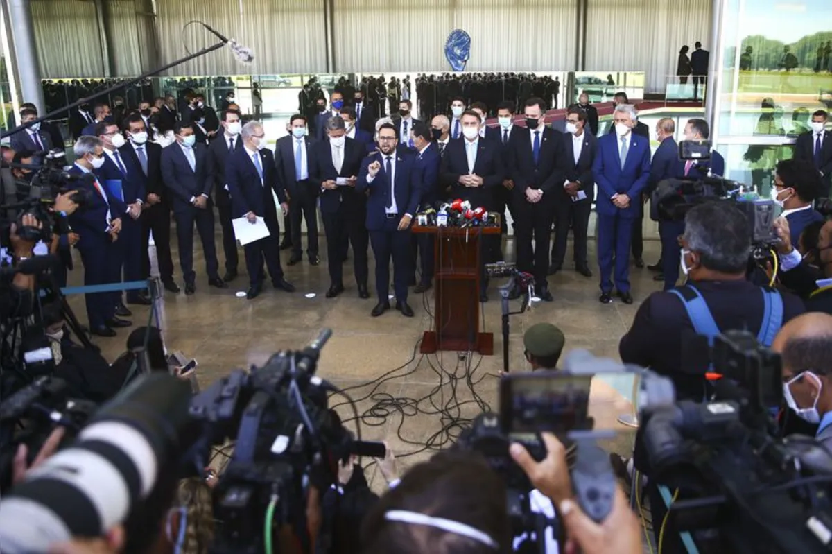 Imagem ilustrativa da imagem Em reunião, Bolsonaro é cobrado sobre tratamento precoce e retórica radical